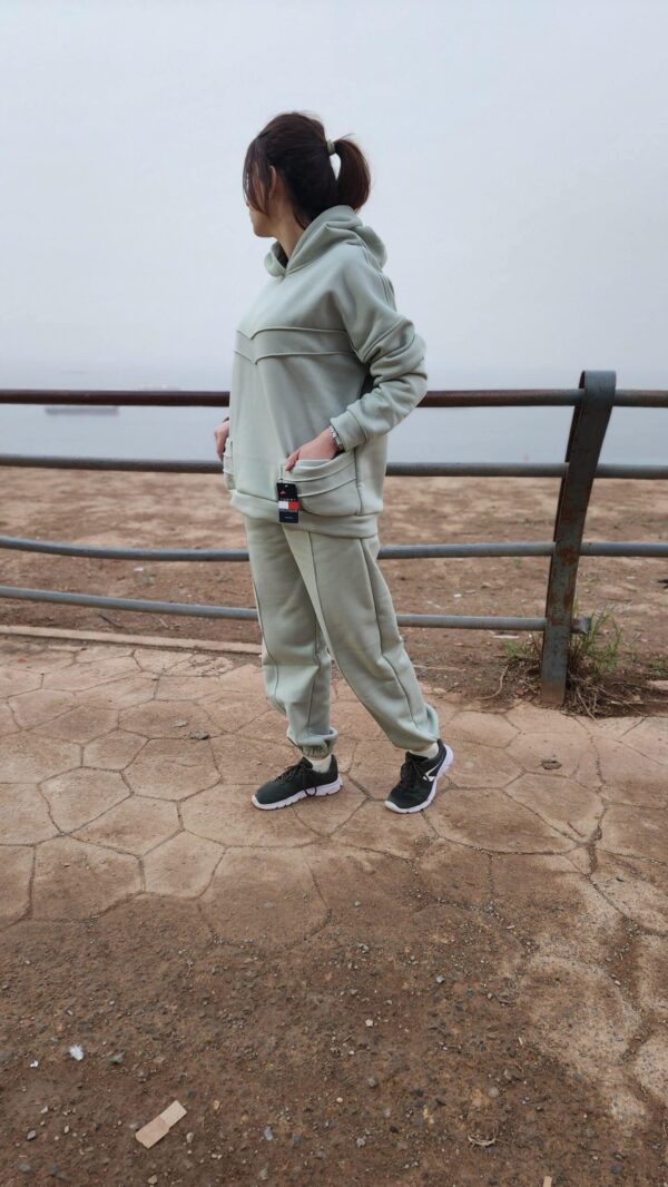 ⁦Ensemble femme  jogging tommy hilfiger⁩ - الصورة ⁦9⁩